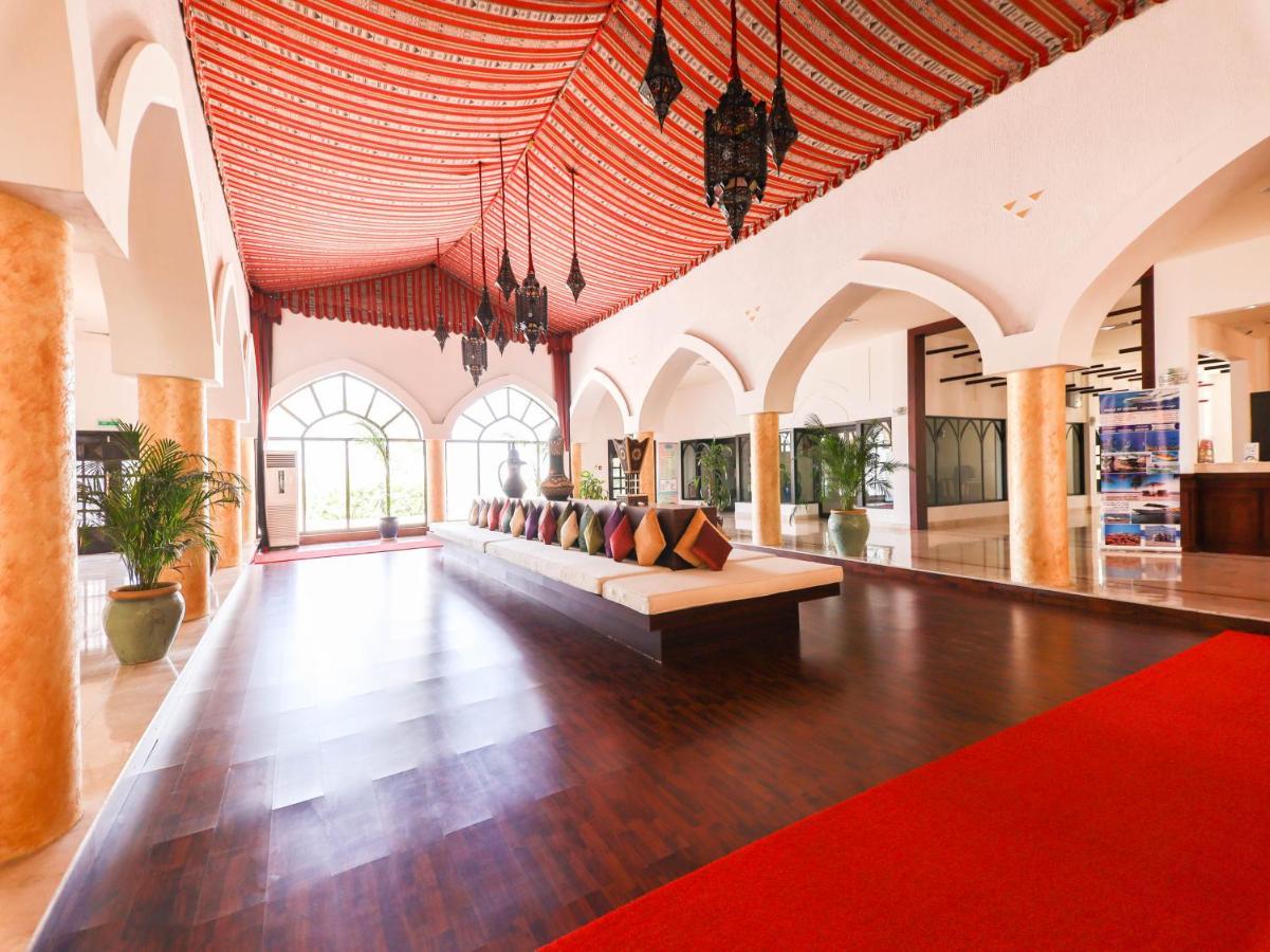 Capital O133 Al Sawadi Beach Resort & Spa バルカ エクステリア 写真