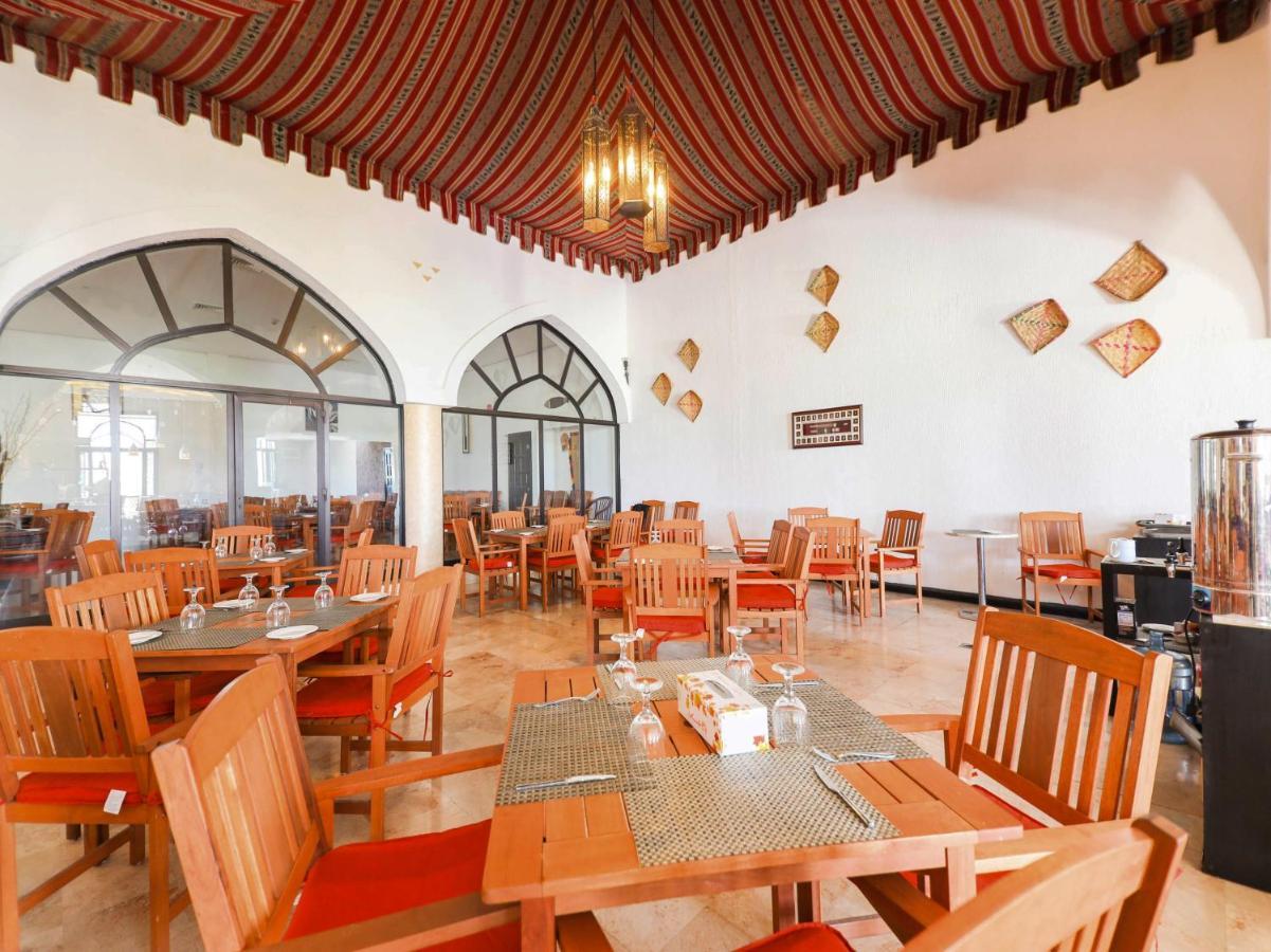 Capital O133 Al Sawadi Beach Resort & Spa バルカ エクステリア 写真