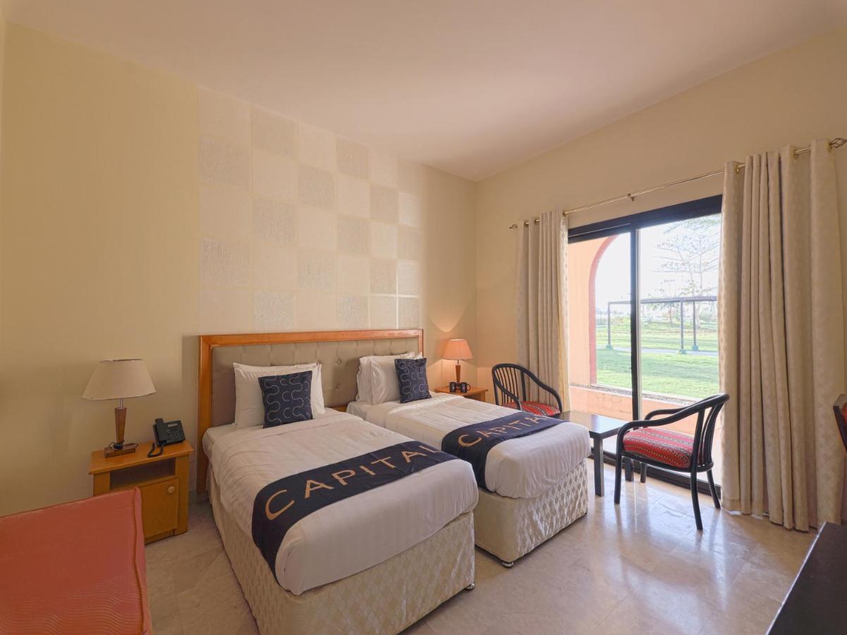 Capital O133 Al Sawadi Beach Resort & Spa バルカ エクステリア 写真