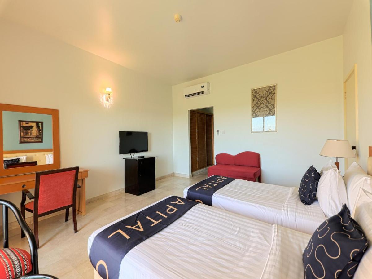 Capital O133 Al Sawadi Beach Resort & Spa バルカ エクステリア 写真