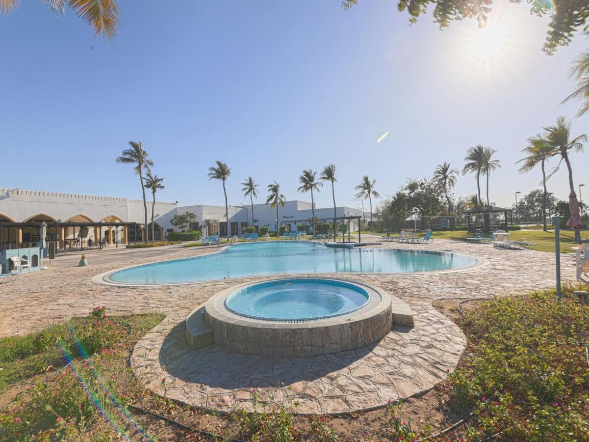 Capital O133 Al Sawadi Beach Resort & Spa バルカ エクステリア 写真