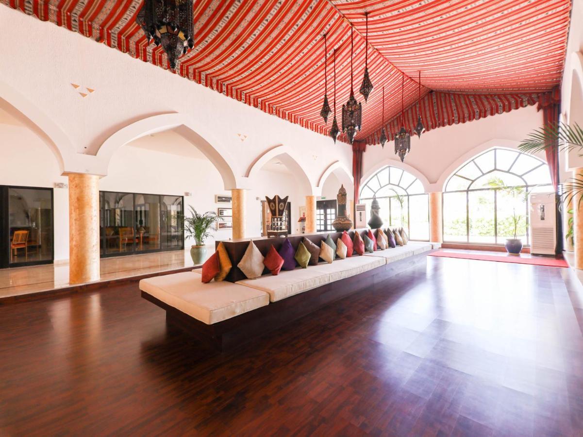 Capital O133 Al Sawadi Beach Resort & Spa バルカ エクステリア 写真