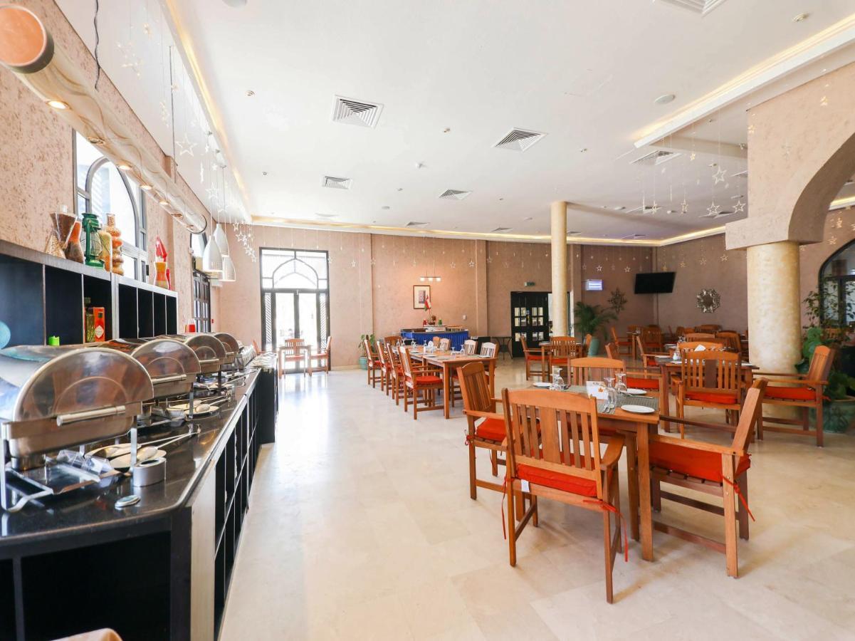 Capital O133 Al Sawadi Beach Resort & Spa バルカ エクステリア 写真