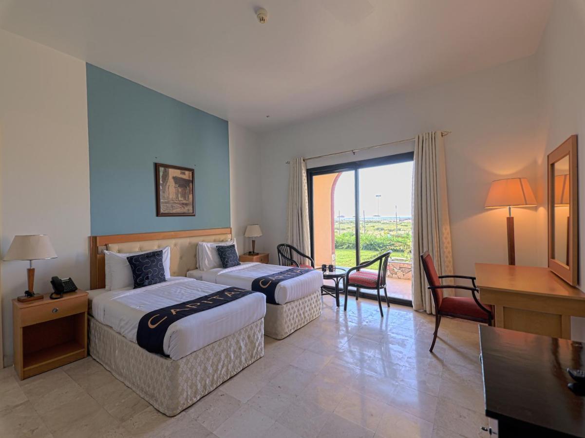 Capital O133 Al Sawadi Beach Resort & Spa バルカ エクステリア 写真