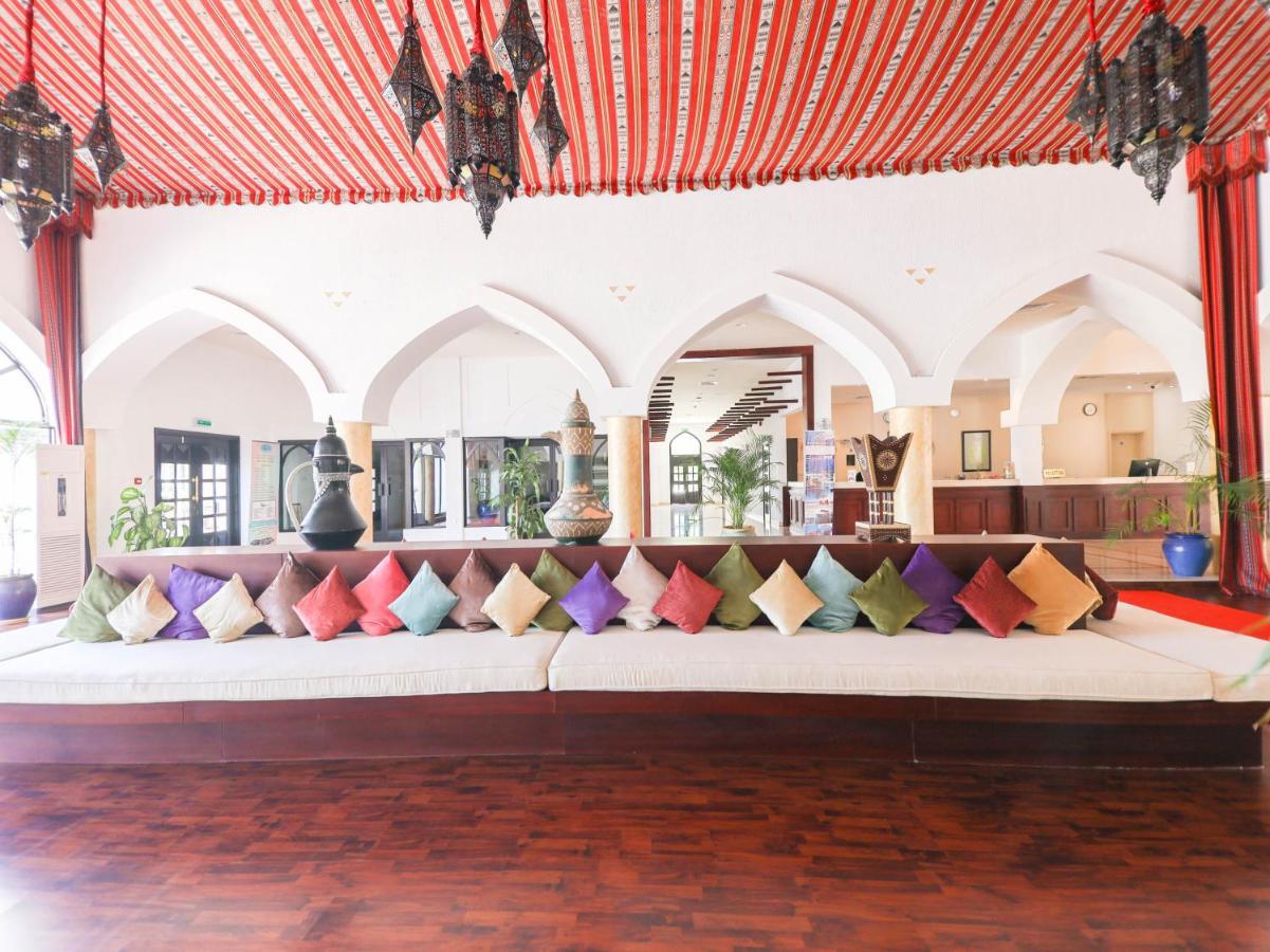 Capital O133 Al Sawadi Beach Resort & Spa バルカ エクステリア 写真