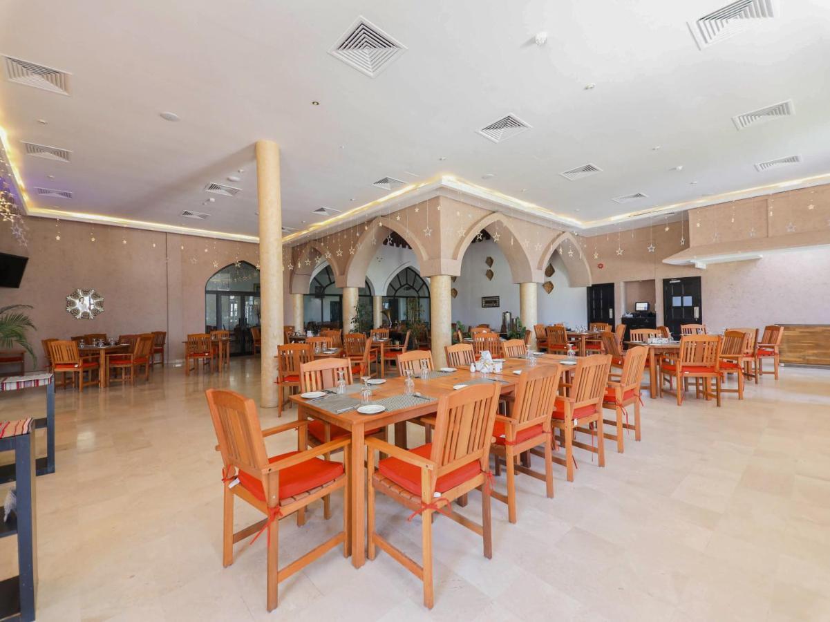Capital O133 Al Sawadi Beach Resort & Spa バルカ エクステリア 写真
